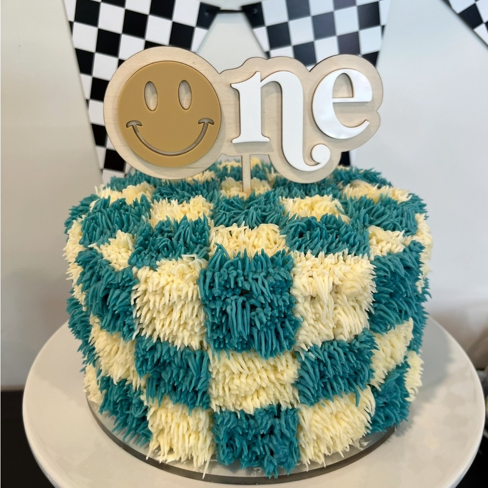 NWT First Birthday ONE Smiley Face Cake Topper